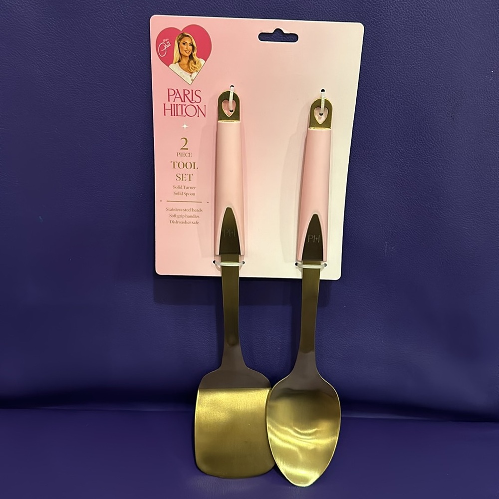 NWT Paris Hilton 🎀 2 Piece tool set in pink/ gold w/ Turner & Spoon